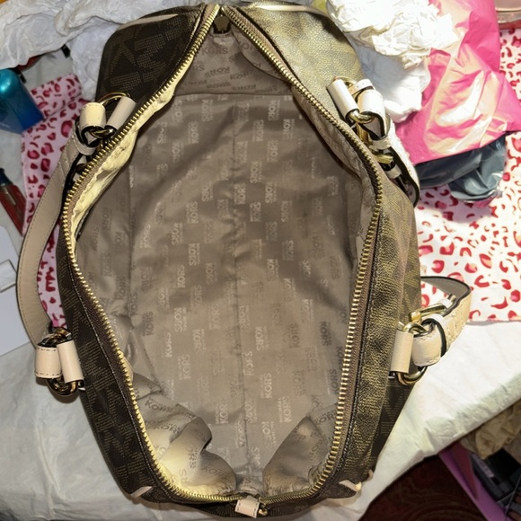 EUC MK hand bag. Can be a crossbody with a long strap. Long strap not included. - Picture 12 of 16